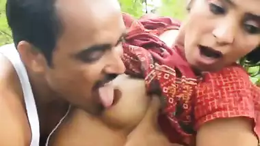 Daring xxx outdoor MMS of a milf with her neighbor