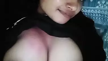 Massive tits village girl shows topless body viral clip