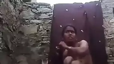 Bangladeshi village girl nude bathing video