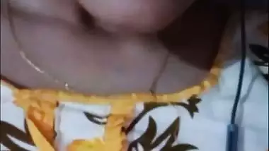 Cute Rajasthani GF showing nude boobs to boyfriend