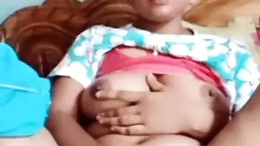 Chubby bhabhi fingering cunt in horny mood viral MMS