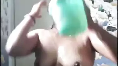 Mature aunty taking bath naked video making viral MMS