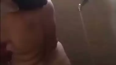 Big ass mature Indian aunty bathing videos online