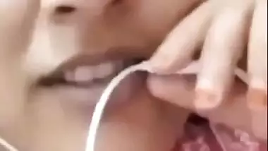 Bhabhi sex affair video call showing boobs to secret lover