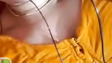 Bhabhi opens blouse and sits naked for fingering