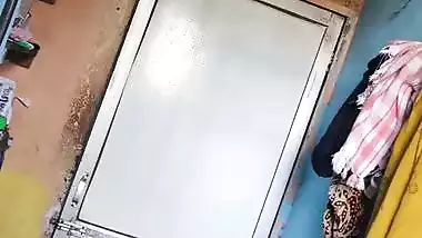 Perverted neighbor records a desi milf bathing in her bathroom