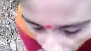 Bindi lady sucking lund – Outdoor blowjob sex