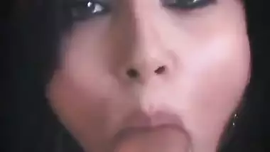 Hot Sunny Leone gives an extreme sensual blowjob