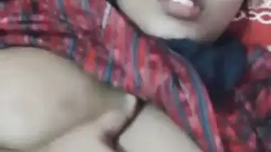 Bhabhi pressing boobs selfie video taken for lover