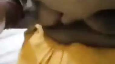 Owner squeezes his maid’s boobs in desi mms