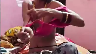 Slim Tamil wife small boobs showing to husband