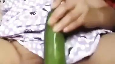 Indian girl masturbation MMS with a big cucumber
