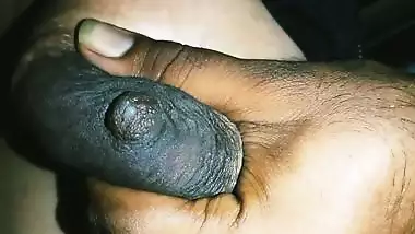 India Mengandung Tetek Bersusu