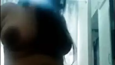 Cute Desi babe nude selfie