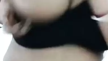 Gorgeous Chamet girl naked body showing on live