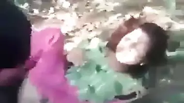 A village whore’s desi chudai by a group of perverts