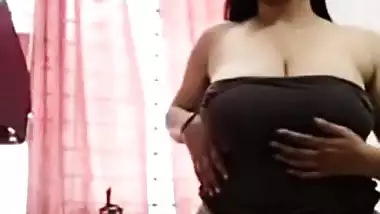 Music class teacher showed huge tits on video call