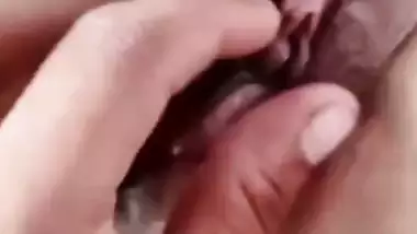 Desi lady in car shows naked body in viral outdoor sex