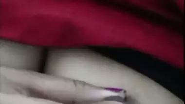 Beautiful Chamet cam girl nude round boobs showing