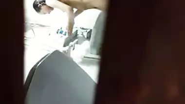 Hairy pussy sister bathing naked caught by brother