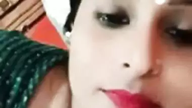 Stripchat girl Trisha playing with naked boobs
